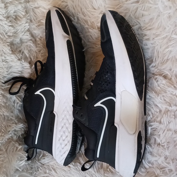 Nike Miler React Running Sneaker with Roadrunner insoles. - Picture 9 of 12